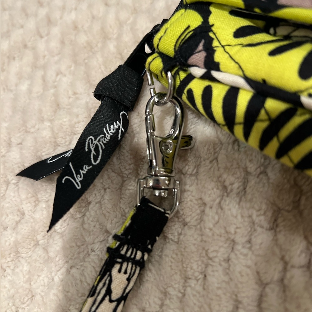 💚🖤𝑽𝑬𝑹𝑨 𝑩𝑹𝑨𝑫𝑳𝑬𝒀💛🖤 Pushlock Wristlet - Picture 9 of 10